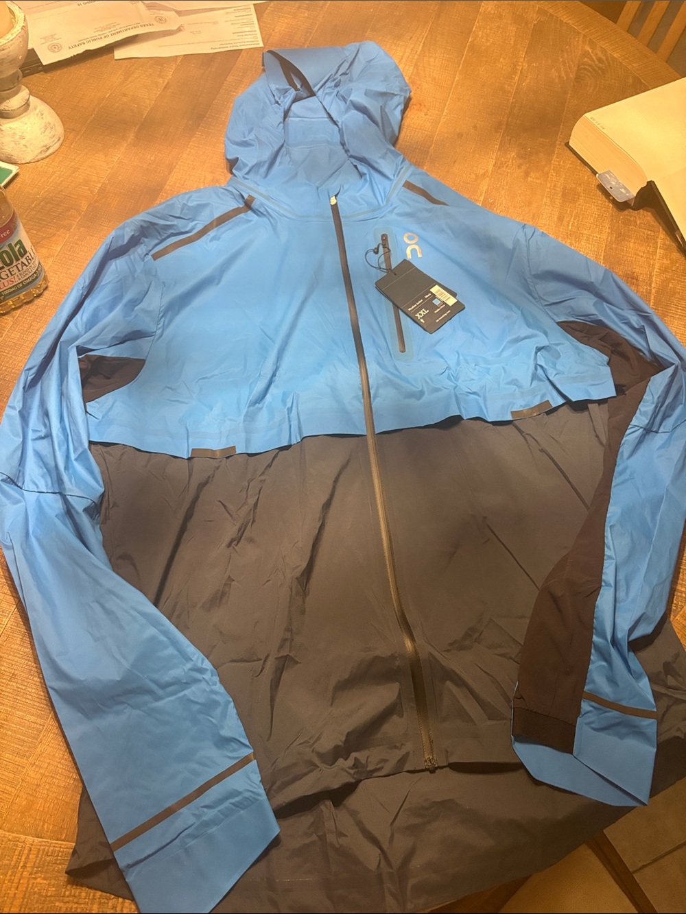 On Running Two-Tone Hooded Waterproof Jacket - Blue & Black
